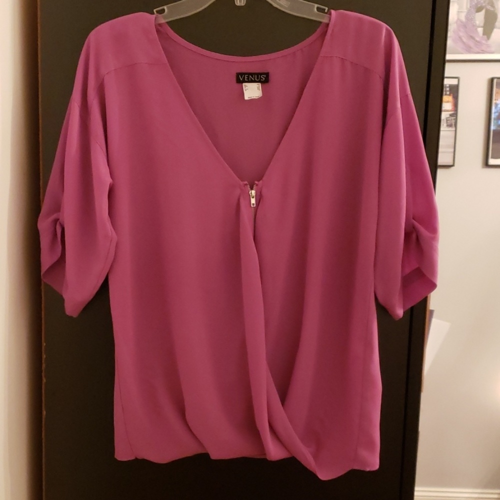 VENUS Short Sleeve Zip Up Top